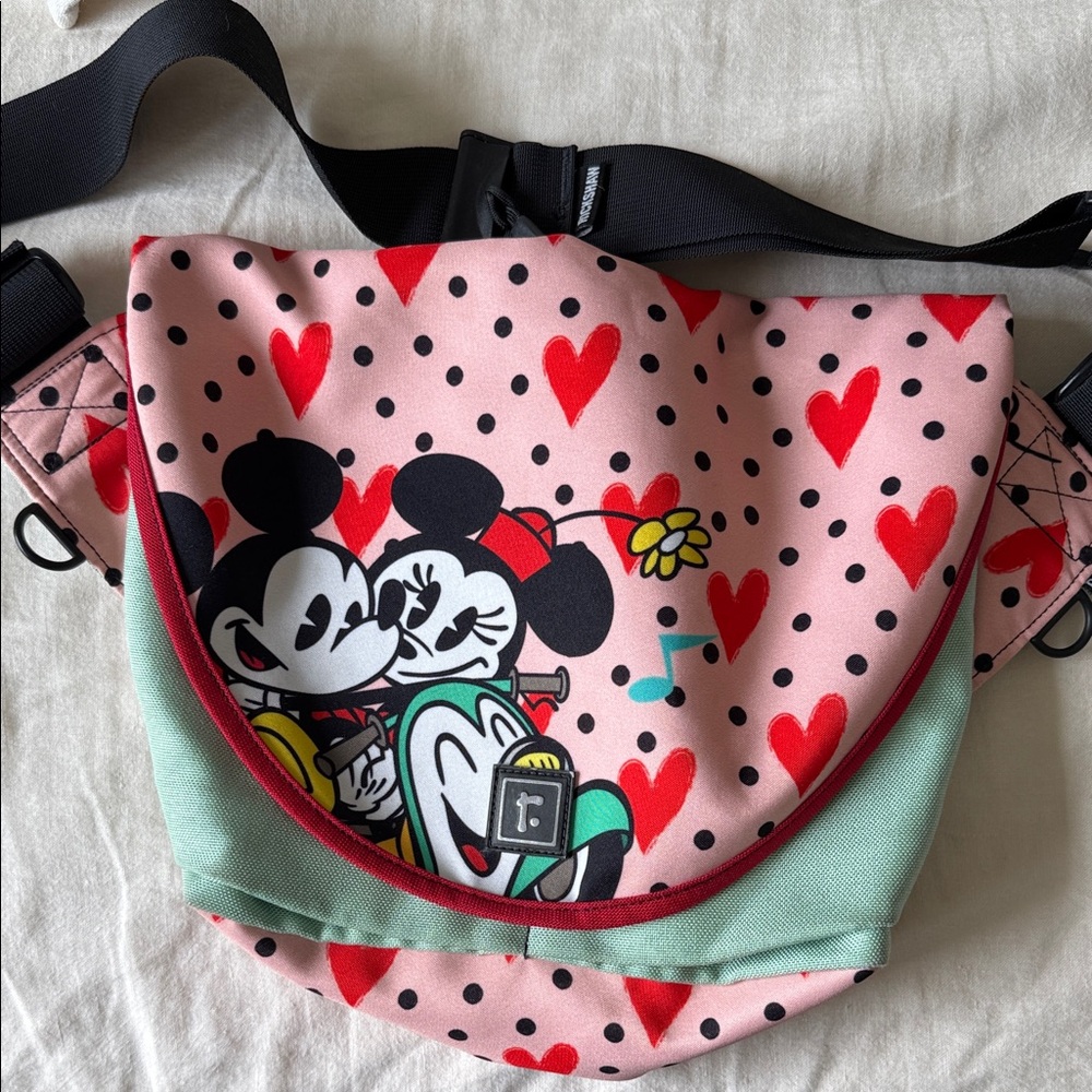 Rickshaw Disney Mickey and Minnie Mouse Pink Shoulder Bag